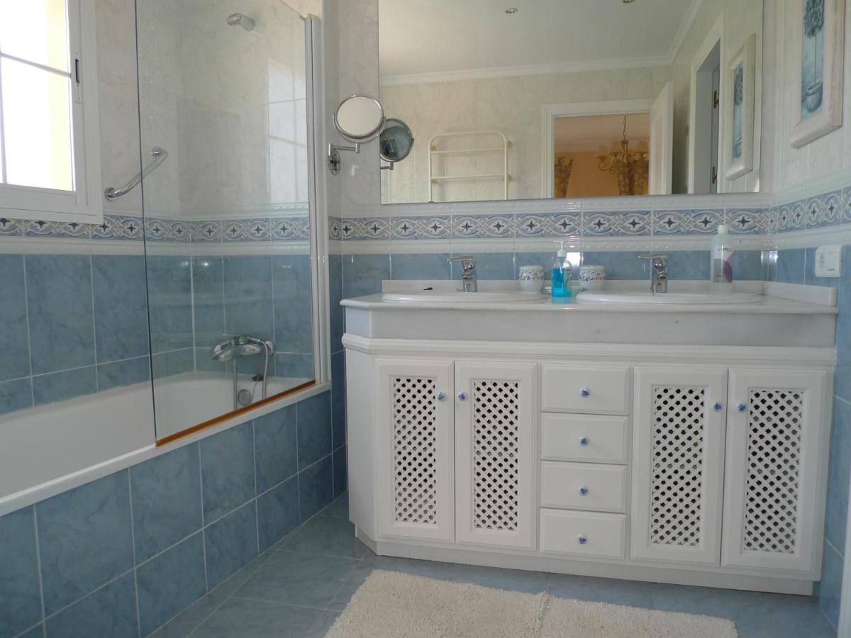 Torrox Costa Beachfront Apartment Bagian luar foto